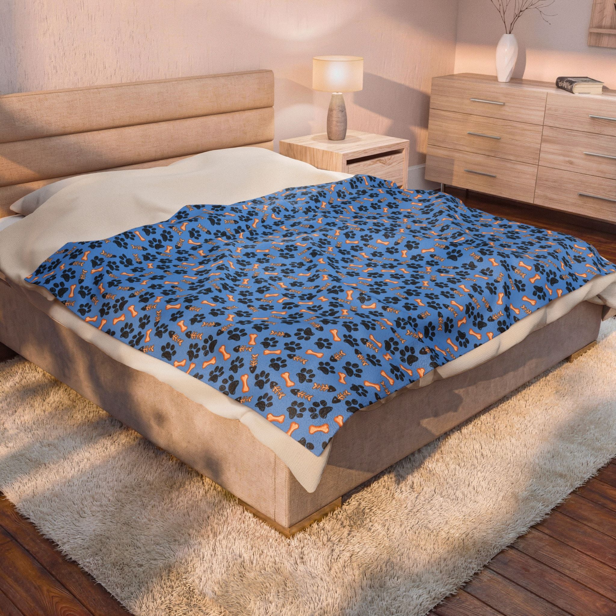 Velveteen Plush Blanket | Paw Print